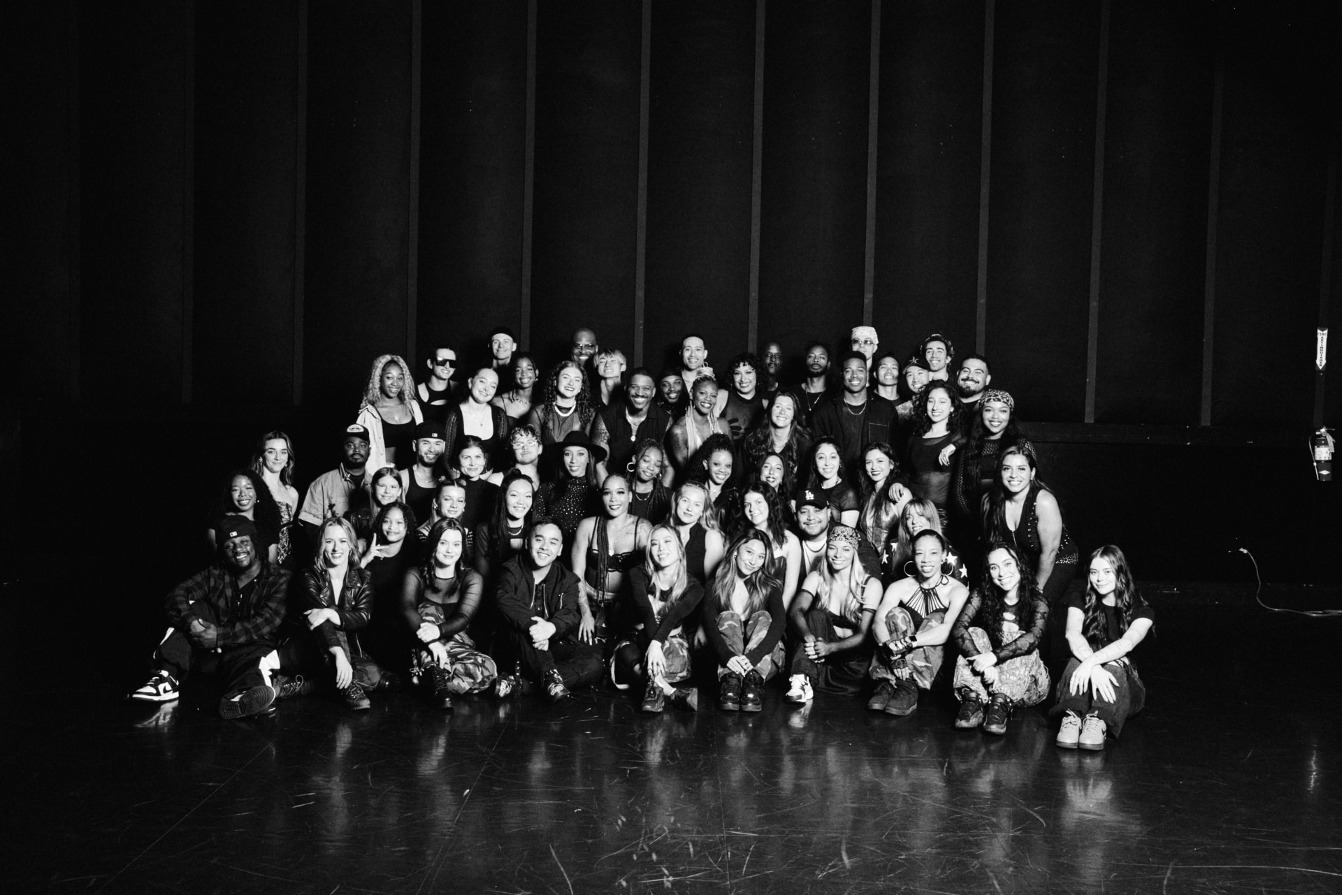 TOUR MODE SZN 2 cast and crew group photo